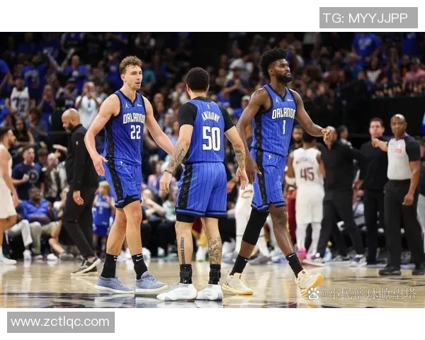 森林狼与快船激战正酣球迷期待精彩对决与精彩表现